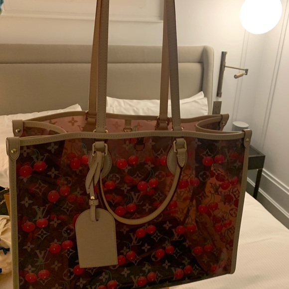 Louis Vuitton Cherry Print Tote Bag Louis Vuitton Limited ed 2025 Must have! - Picture 9 of 17